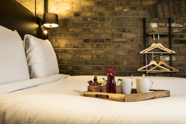 Deluxe tweepersoonskamer | Luxe beddengoed, een kluis op de kamer, geluiddichte muren