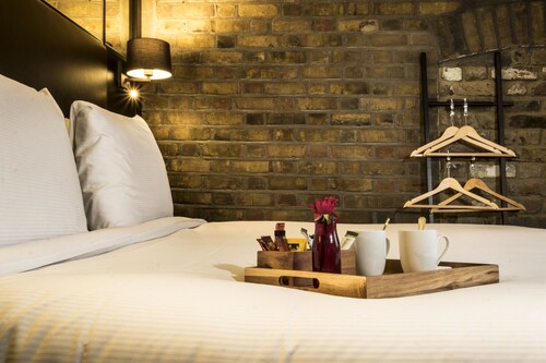 Camden Enterprise Hotel & Pub