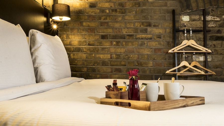 Camden Enterprise Hotel & Pub