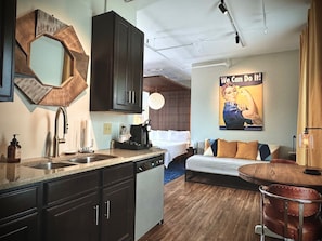 Executive Studio, Multiple Beds, Kitchen | Private kitchen | Coffee/tea maker - Hart House Hotel (Medina)