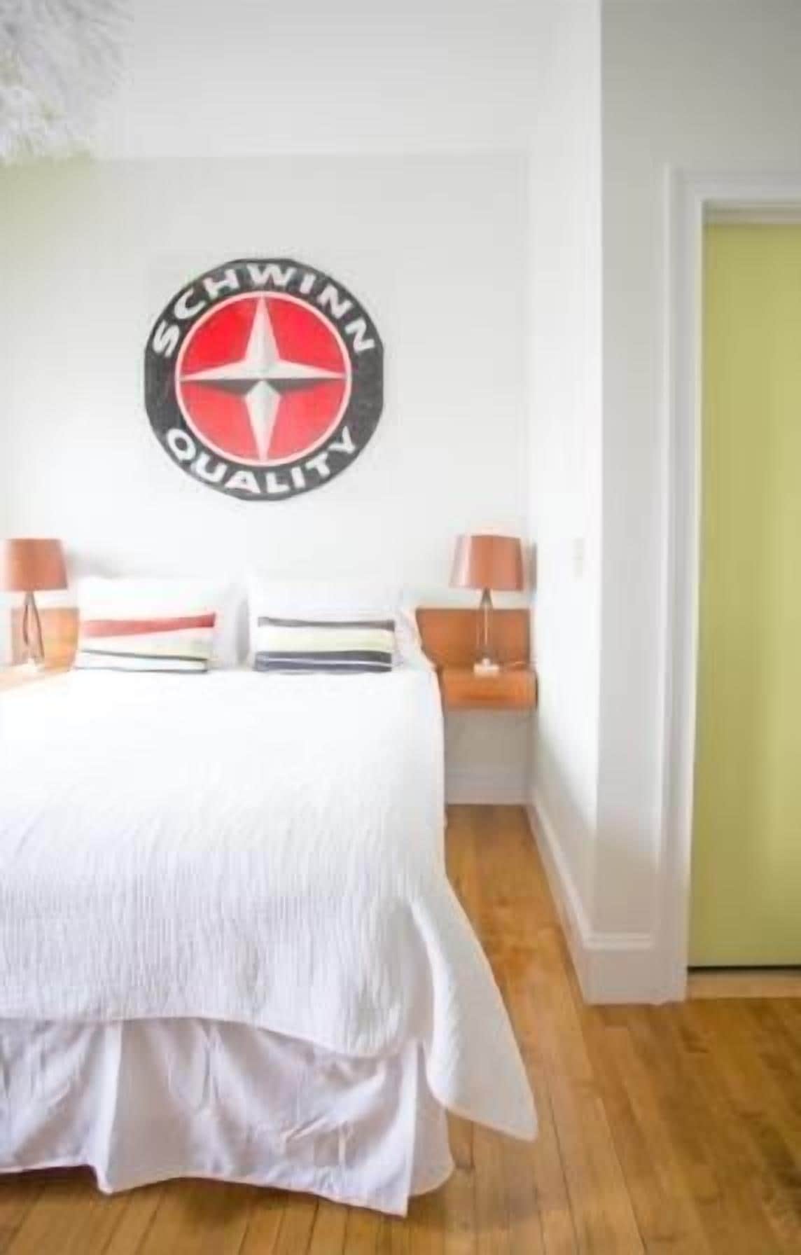 junior double room single use, 1 queen bed, private bathroom, city view | 1 bedroom, individually decorated, iron/ironing board, free wifi