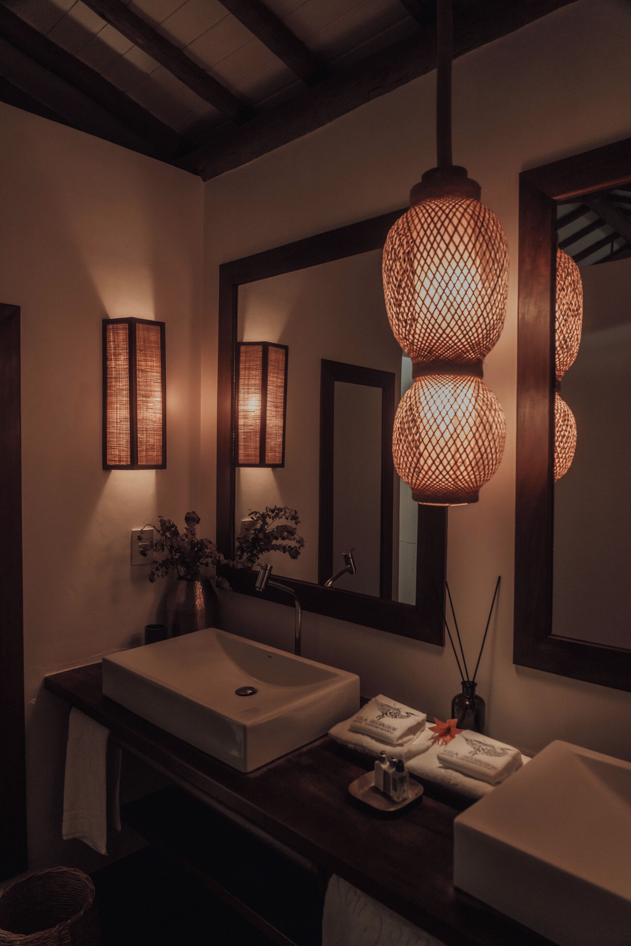 comfort bungalow | bathroom | free toiletries, hair dryer, bathrobes, towels