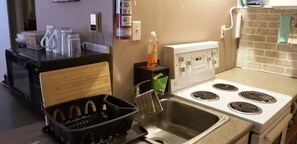 Full-size fridge, microwave, coffee/tea maker, toaster
