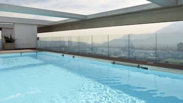 Piscine couverte, piscine extérieure (ouverte en saison)