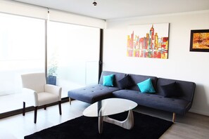 Apartemen Standar, 2 kamar tidur | Area keluarga | Televisi layar datar 41-inci dengan saluran TV kabel dan TV