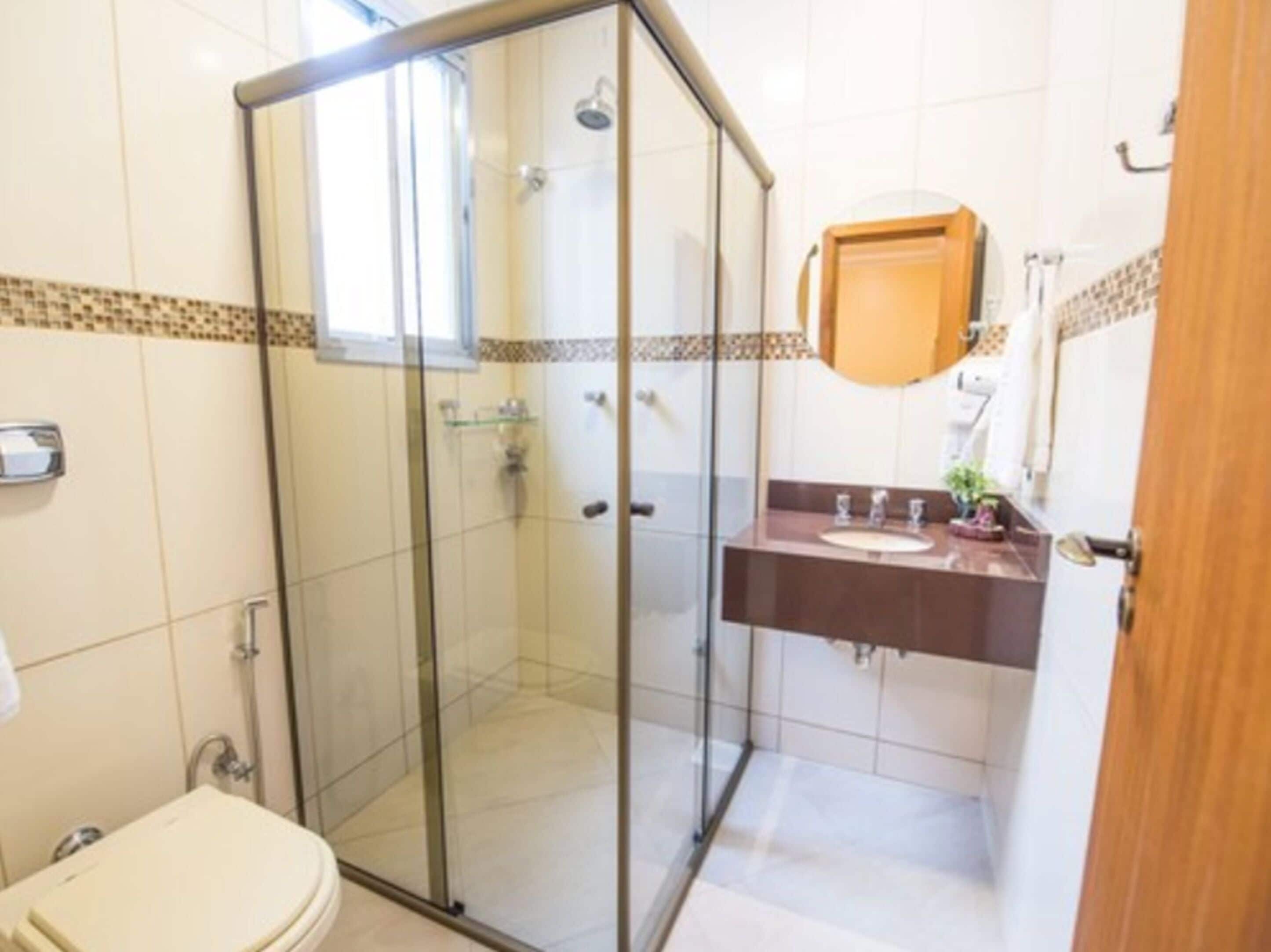 luxury double or twin room | bathroom | shower, free toiletries, hair dryer, towels