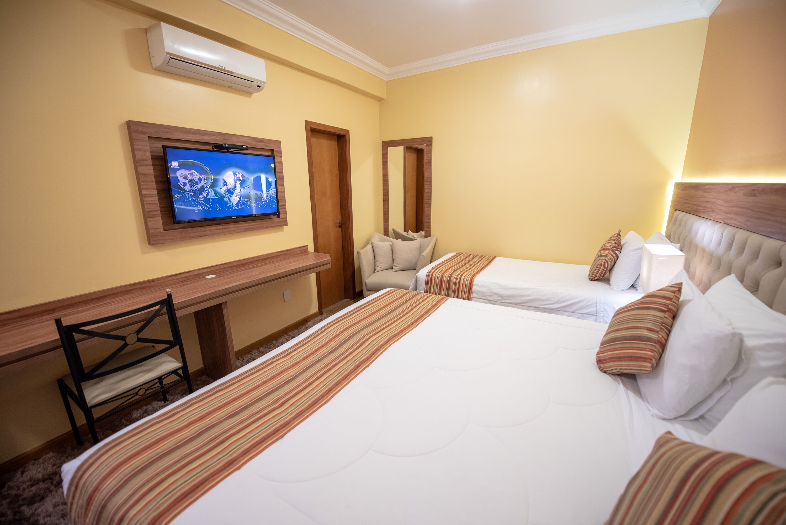 luxury triple room | minibar, desk, rollaway beds, free wifi