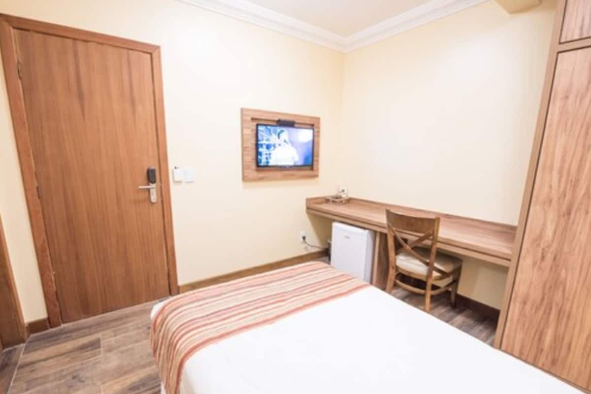 Chambre Simple Supérieure | Minibar, bureau, lits pliants/supplémentaires, Wi-Fi gratuit