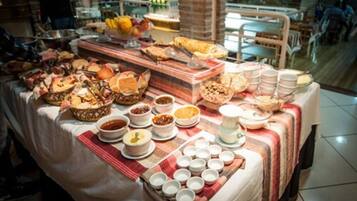 Free daily buffet breakfast