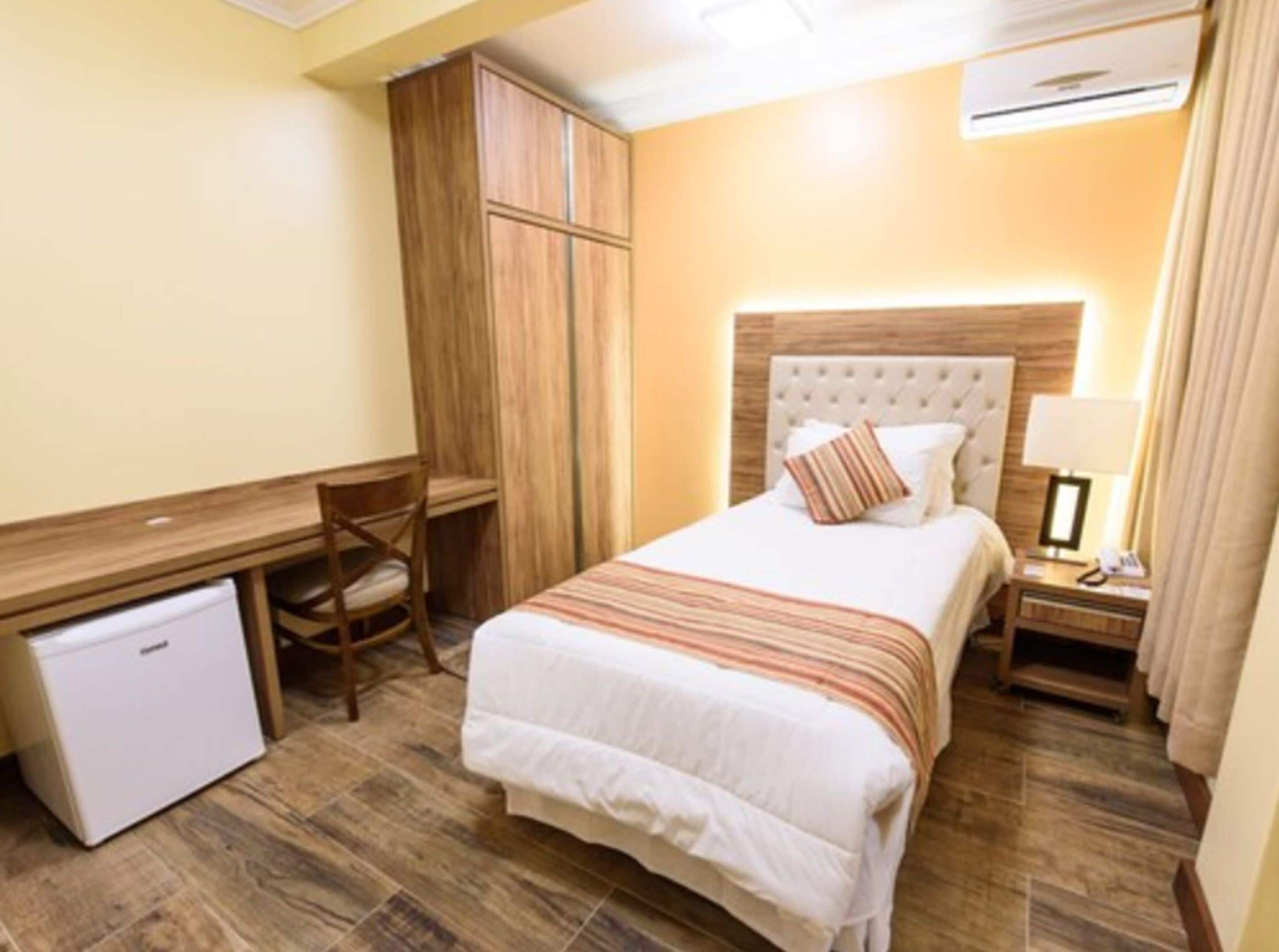 luxury single room | minibar, desk, rollaway beds, free wifi
