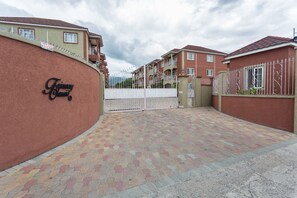Property entrance - New Kingston Guest Apt at Fairway (Kingston)