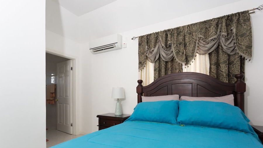 New Kingston Guest Apt at Fairway