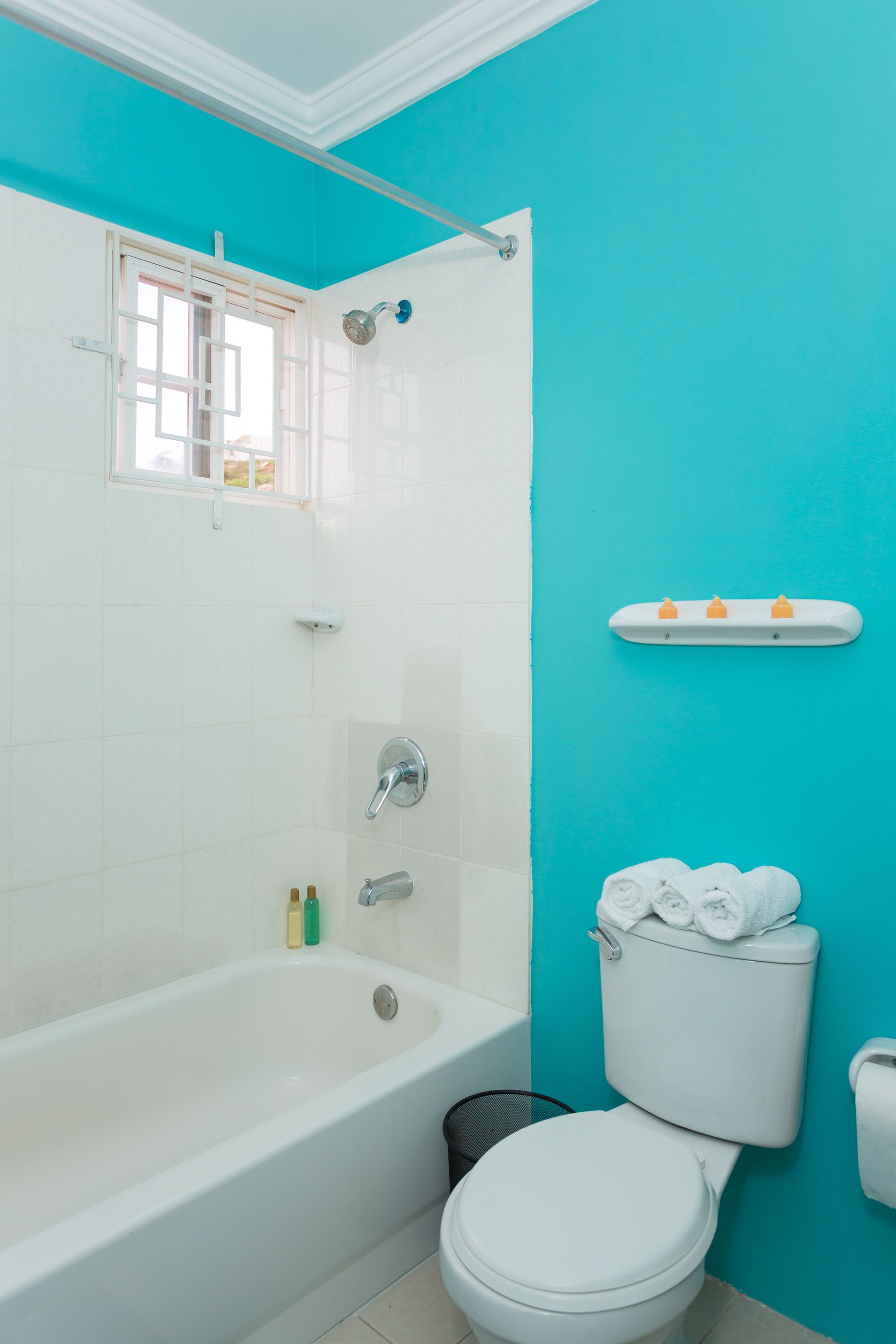 Familienhaus, 2 Schlafzimmer, Küche, eingeschränkter Meerblick | Badezimmer | Duschwanne, kostenlose Toilettenartikel, Haartrockner, Handtücher
