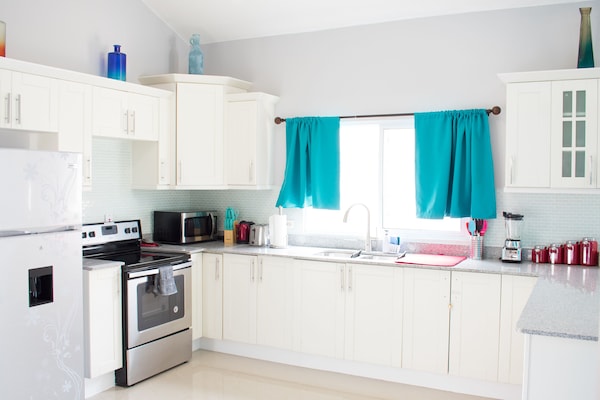 Vila Premium, 3 kamar tidur, akses difabel, pemandangan bukit | Dapur pribadi | Lemari es besar, microwave, oven, dan kompor