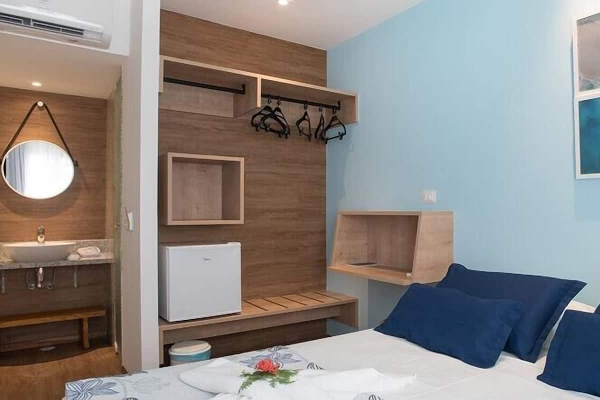 Een minibar, individueel gemeubileerd, verduisterende gordijnen