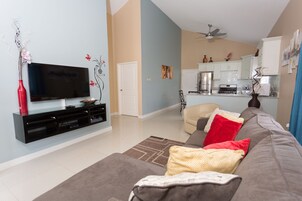 Televisión de pantalla plana, reproductor de DVD