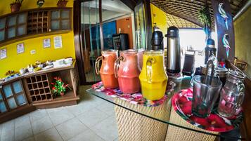 Café da manhã com buffet grátis todos os dias