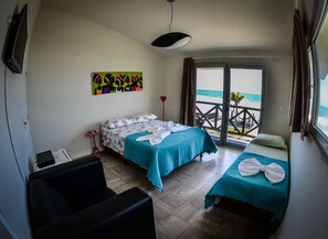 ห้องลักซ์ชัวรี่ทริปเปิล, วิวชายหาด | มินิบาร์, ผ้าม่านกันแสง, เตารีด/โต๊ะรีดผ้า, Wi-Fi ฟรี