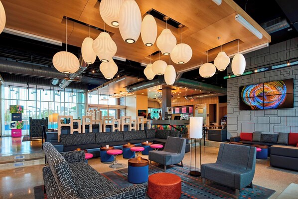 Lounge - Aloft Cleveland Airport (North Olmsted)