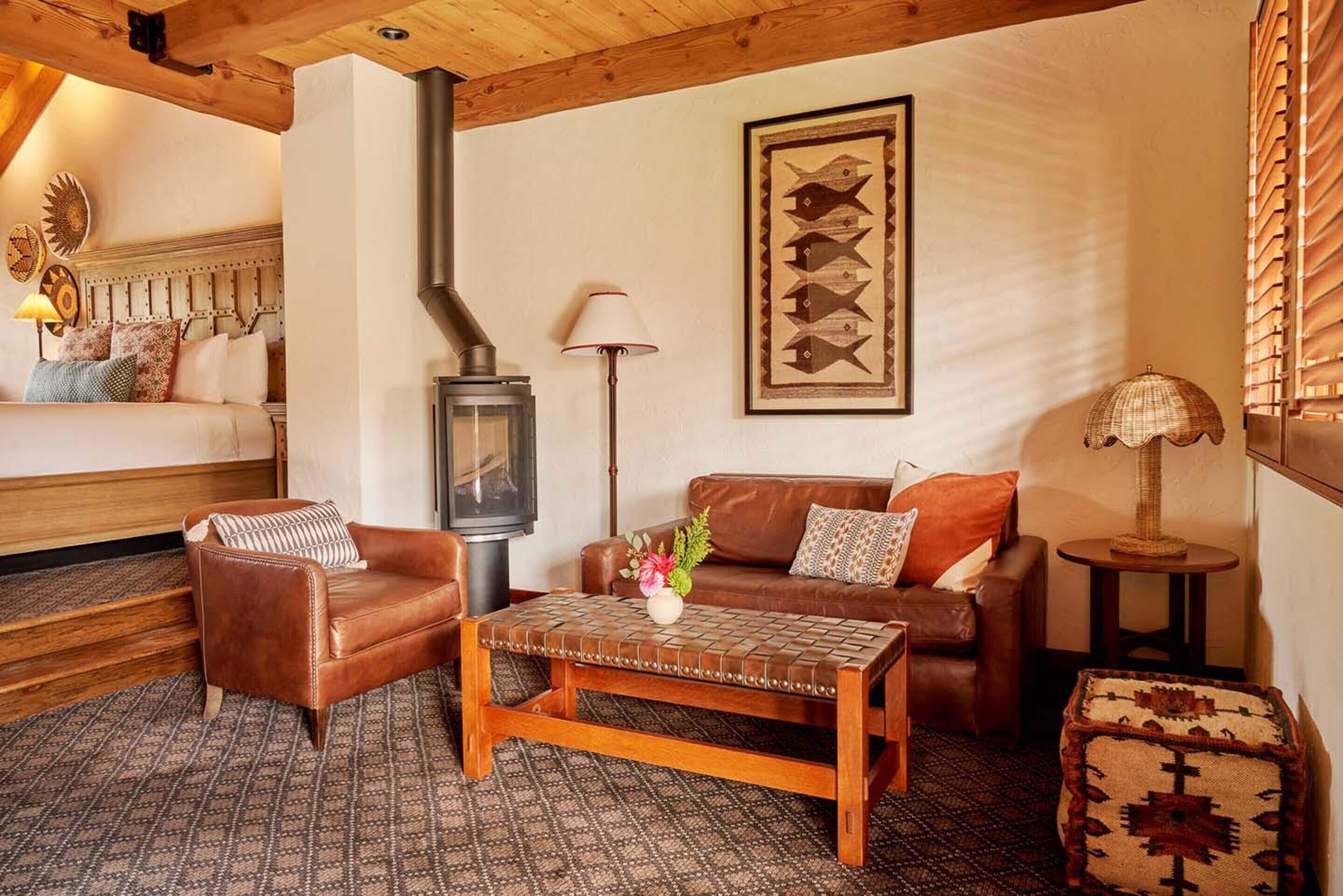 deluxe king | 1 bedroom, premium bedding, minibar, in-room safe