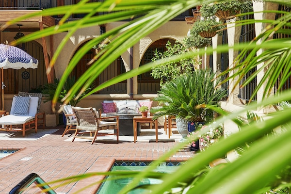 Bồn tắm spa ngoài trời