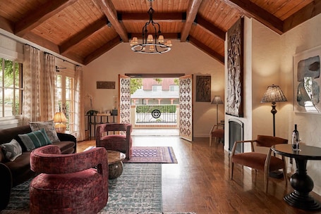 Lobby. Rancho Caymus Inn