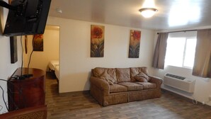 Suite – junior, flere senger | Skrivebord og wi-fi (inkludert)