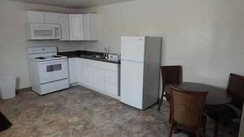 Family Suite, Multiple Beds | Private kitchenette | Fridge, microwave