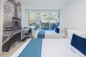 Chambre Triple Familiale, plusieurs lits, salle de bains attenante