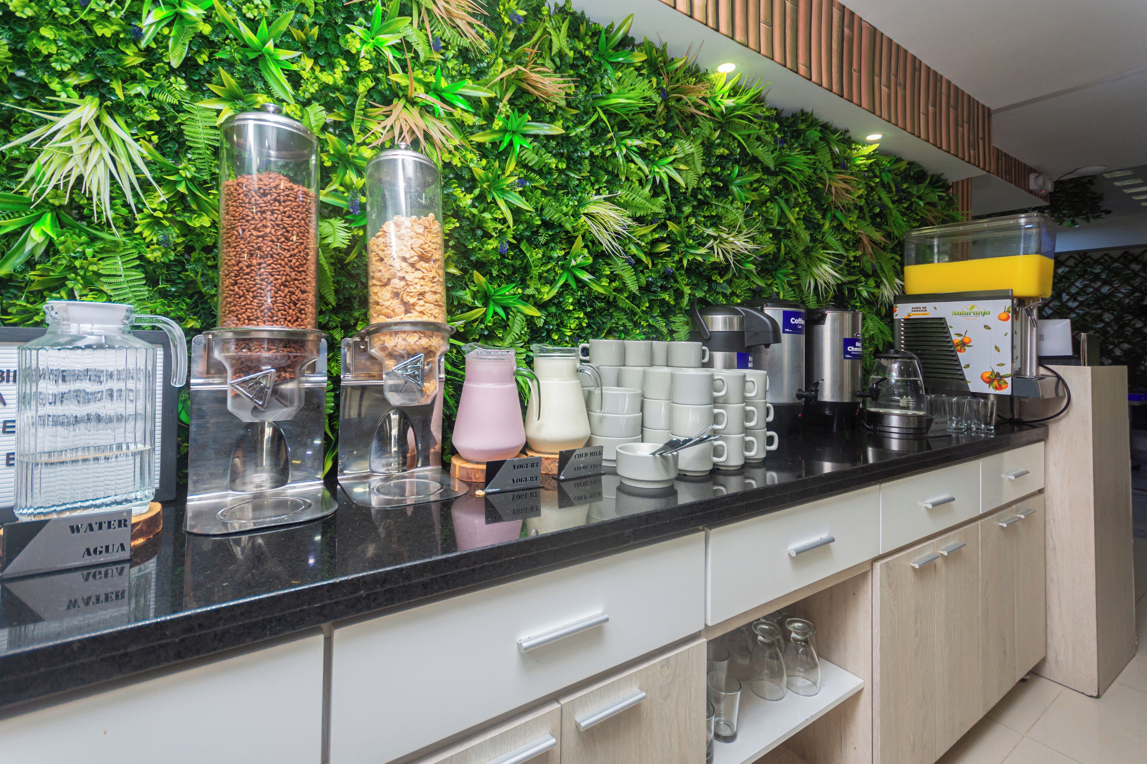 free daily continental breakfast