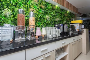 Tägliches inbegriffenes kontinentales Frühstück