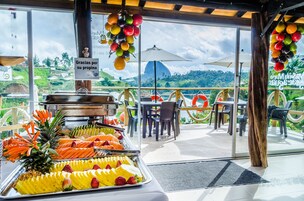 Desayuno completo gratuito y diario