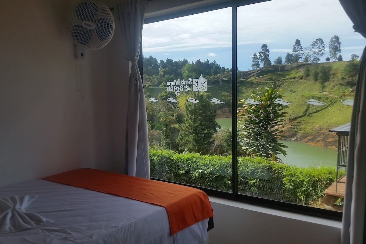 Signature Room, Lake View | Minibar, in-room safe, free WiFi