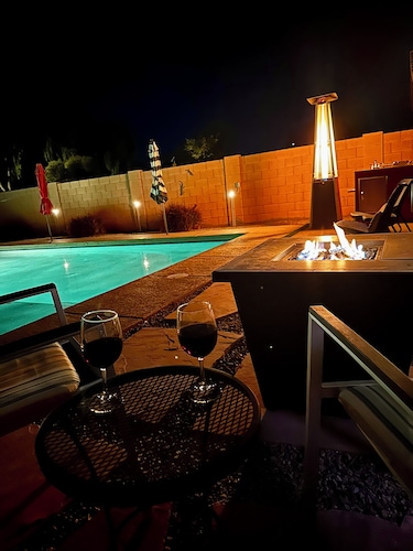 3 BR Heated  Private  Saltwater SUNNY Pool In/Out Stereo Speakers  Prof BBQ Gril