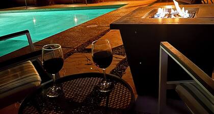 3 BR Heated Private Saltwater SUNNY Pool In/Out Stereo Speakers Prof BBQ Gril