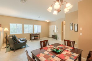 Interior - 3 BR Heated  Private  Saltwater SUNNY Pool In/Out Stereo Speakers  Prof BBQ Gril (Maricopa)