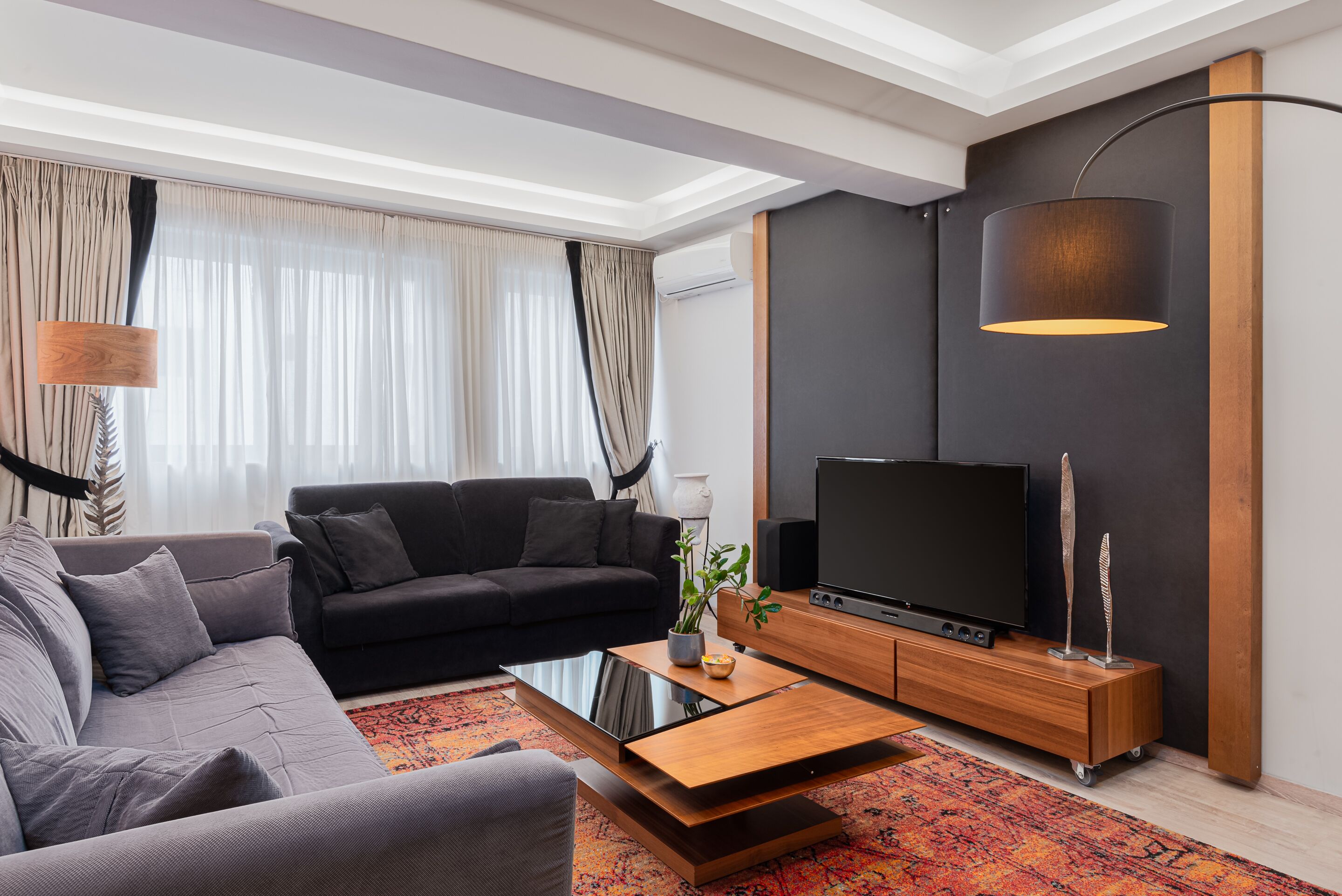 Smart TV, DVD player, books, stereo