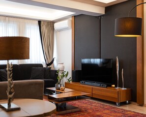 Smart TV, reproductor de DVD, libros y estéreo 