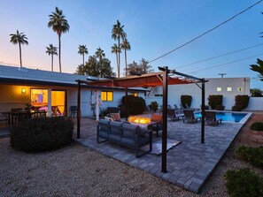 Terrace/patio - Disco in the Desert-Pool&Fire Pit-Walk to Old Town (Scottsdale)