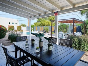 Outdoor dining - Disco in the Desert-Pool&Fire Pit-Walk to Old Town (Scottsdale)