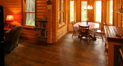 White Pine Retreat - SKI TRAILS NOW OPEN & Discount rates in March and April.