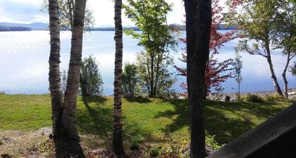 Brassua-järvileirit paikassa Rockwood, Maine (Antler)