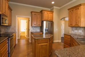 Microwave, dishwasher, coffee/tea maker, cookware/dishes/utensils