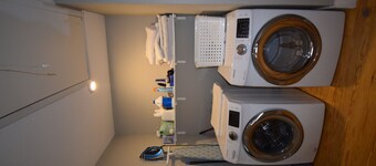 Hirschbach Haus- Renovated 1936 Farmhouse 1 Mile S of Main St on 1 Private Acre