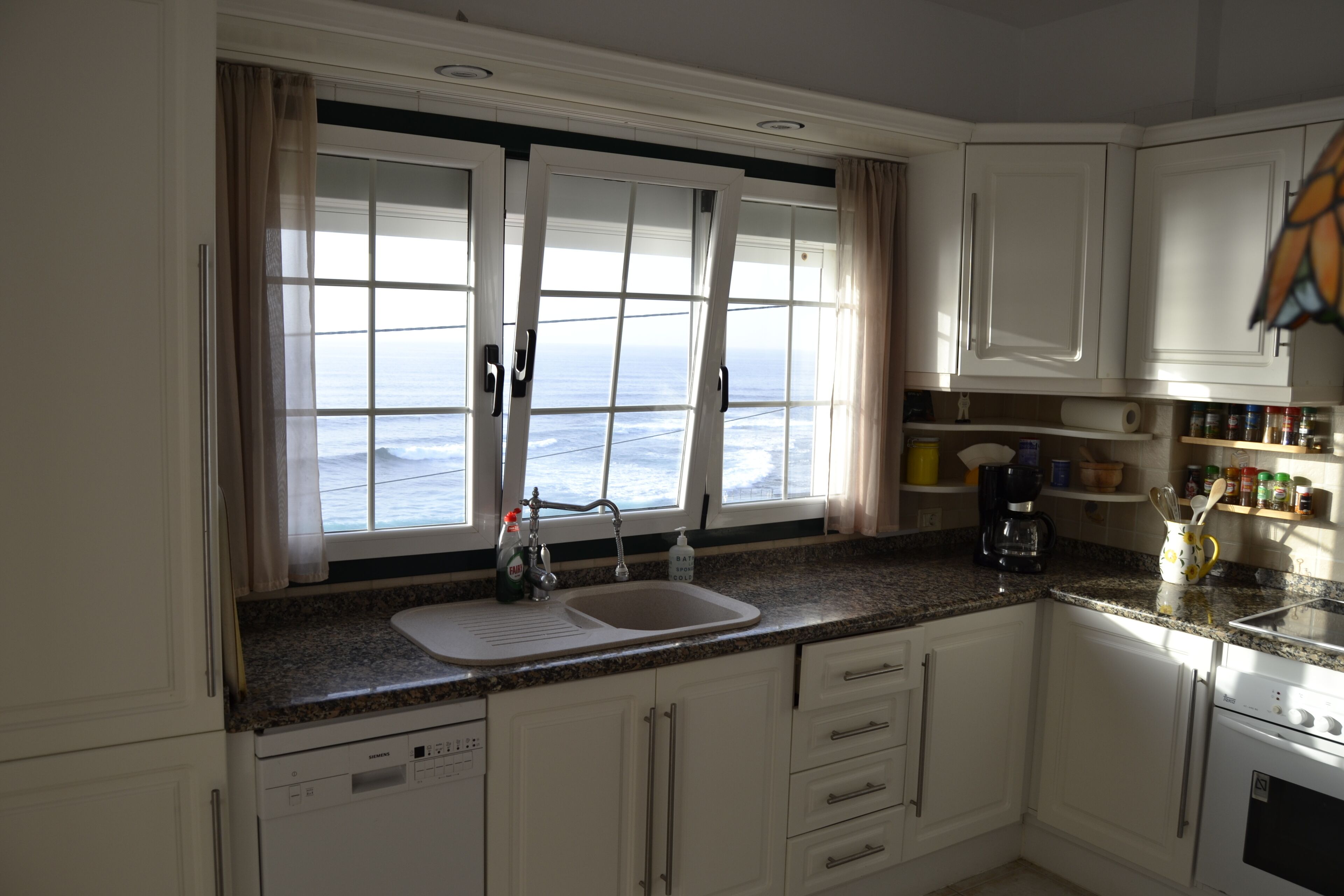 Coffee/tea maker, fridge, oven, stovetop