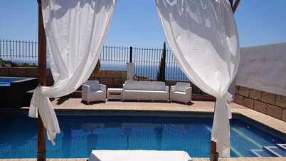 LUXURY VILLA ATLANTIC VIEWS PRIVATE HEATED POOL TENNIS COURT BBQ WIFI PARKING


