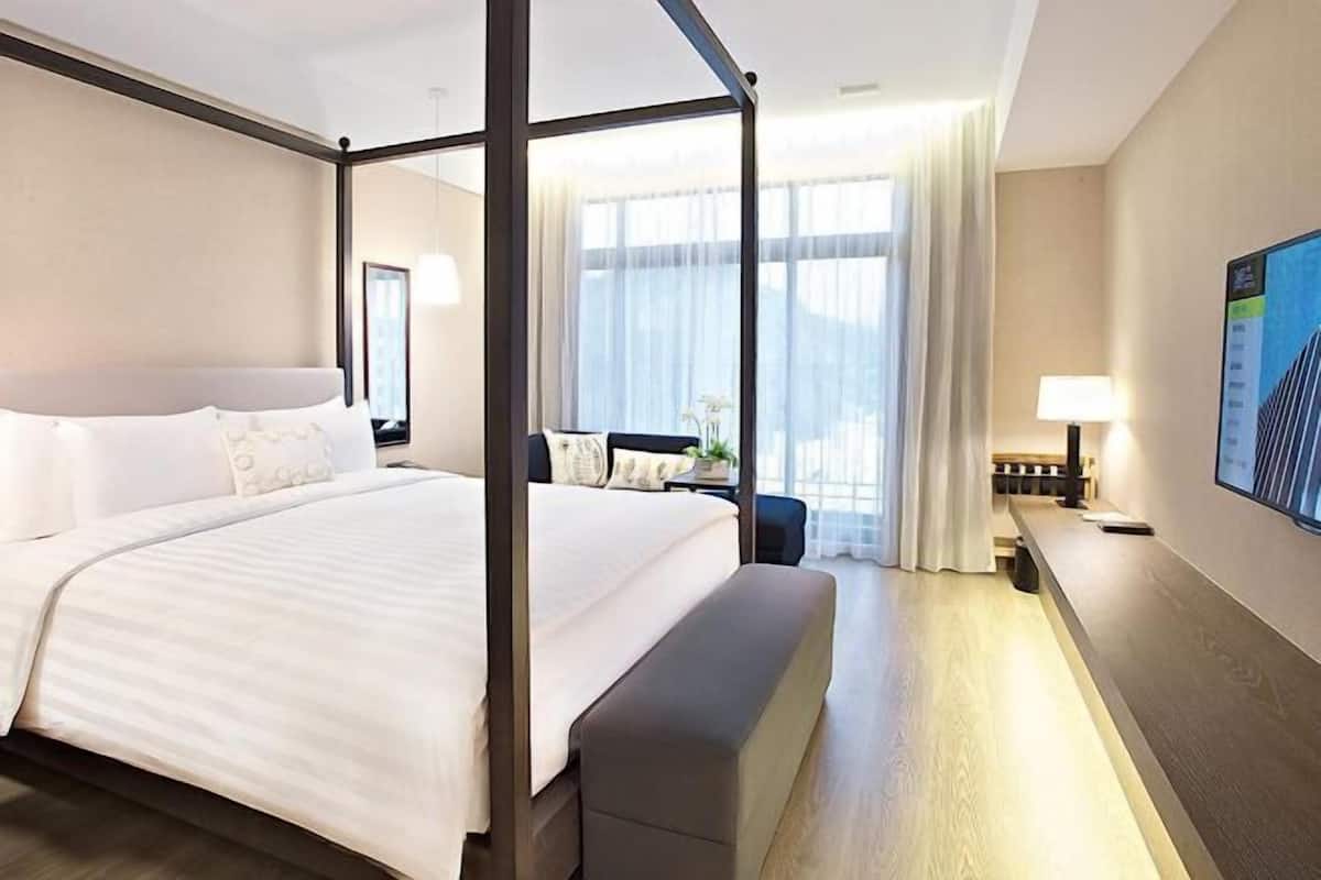 1 bedroom, premium bedding, down comforters, in-room safe