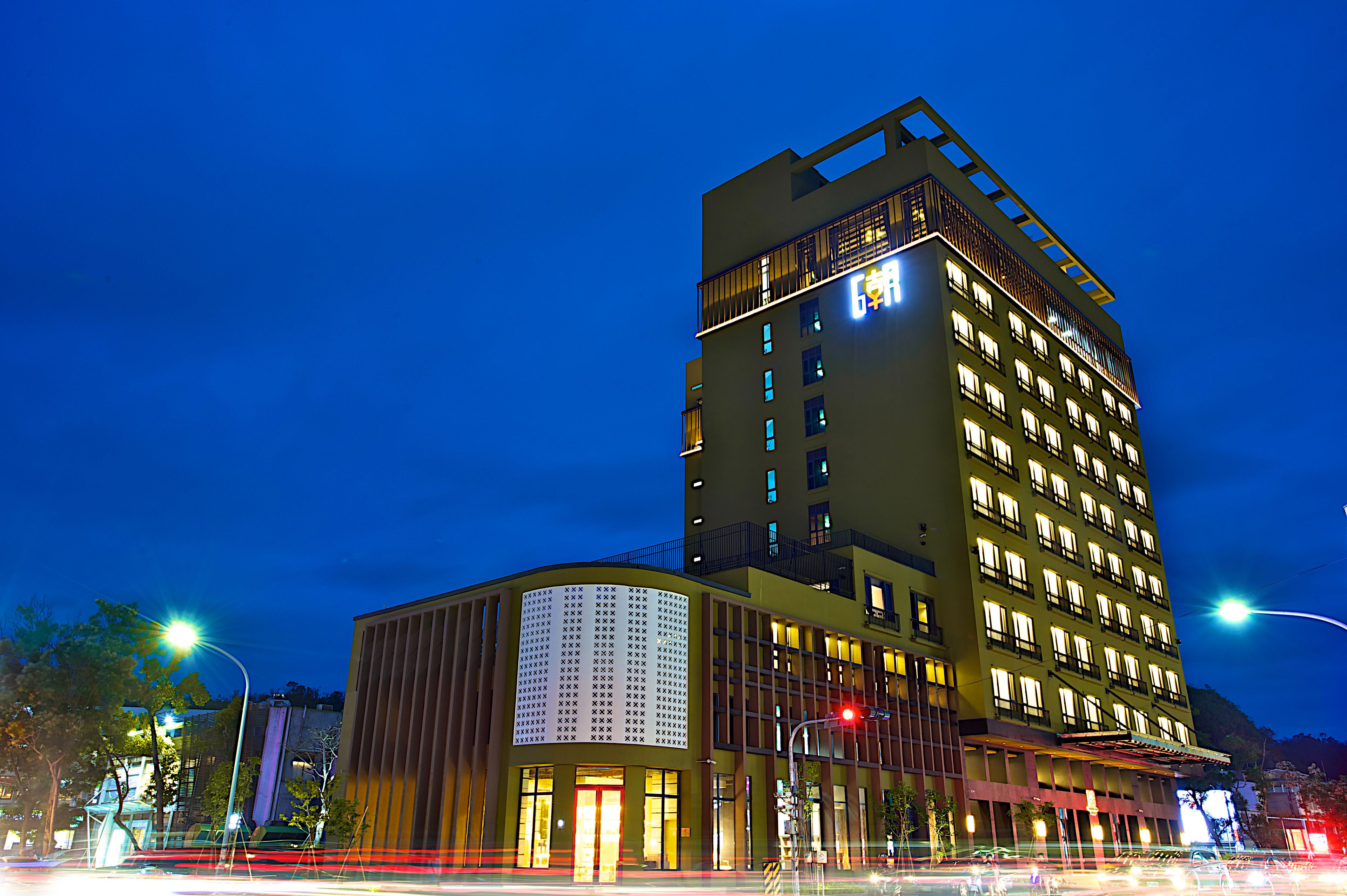 Mặt tiền nơi lưu trú - ban đêm