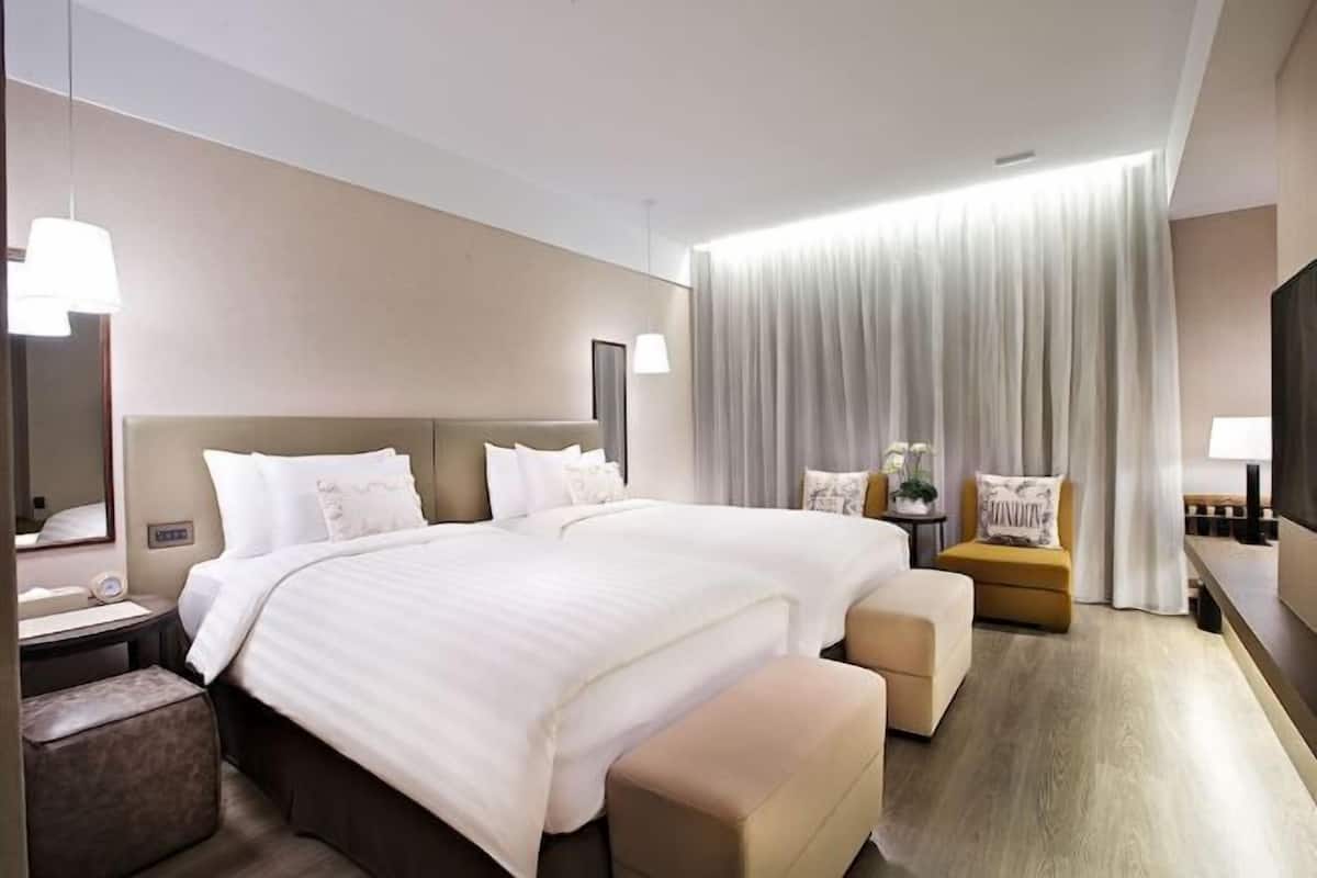 1 bedroom, premium bedding, down comforters, in-room safe