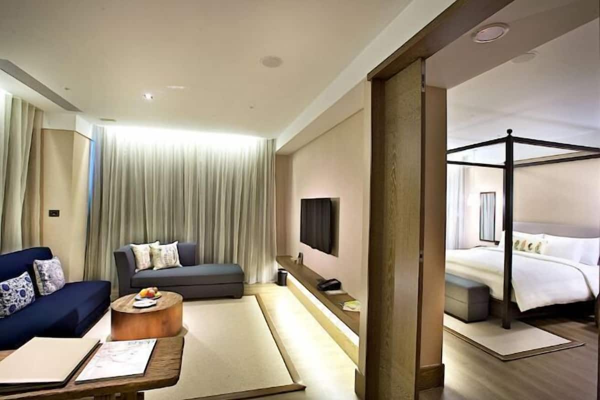 1 bedroom, premium bedding, down comforters, in-room safe